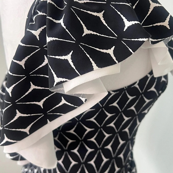 Gottex Profile NWT One Shoulder Ruffle Swimsuit 10 Black White Geometric Print - Picture 11 of 16